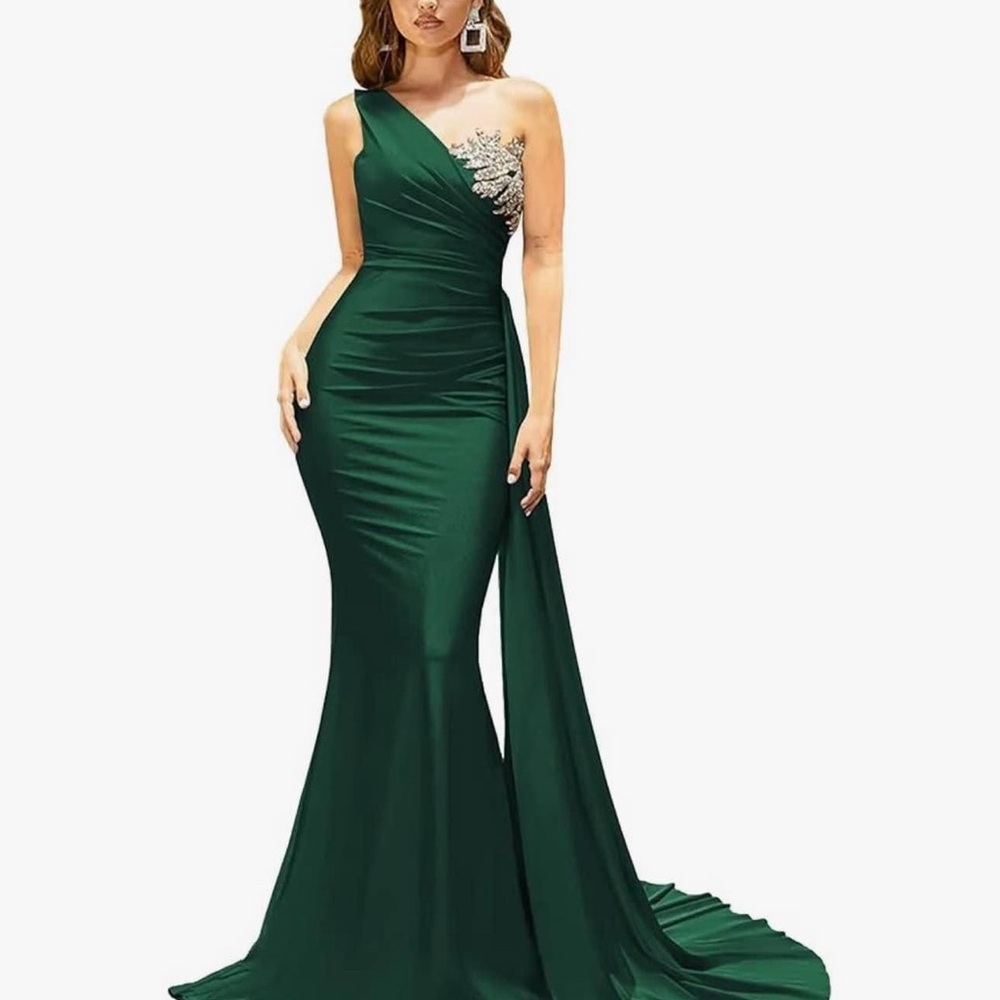 Elegant Green One-Shoulder Evening Dress